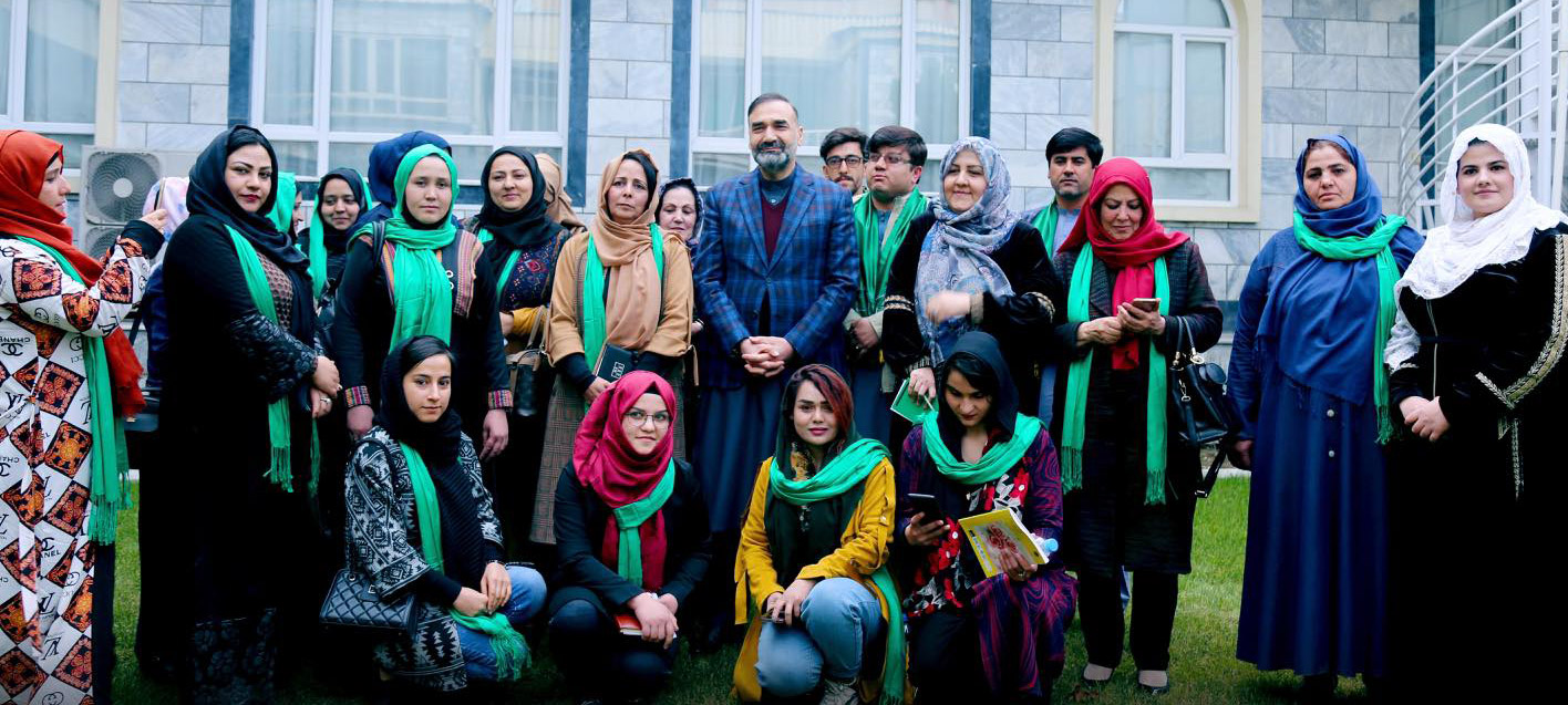 عطامحمد چور با جمعی از زنان در روز جهانی زن