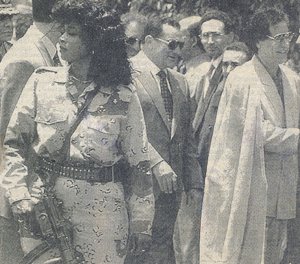معمر قذافی با اردوی زنانش