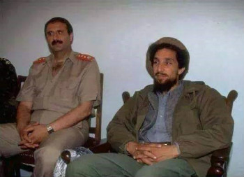 مسعود با یکی از شیران کی جی بی نورالحق علومی